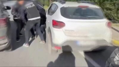 Baran AKKAYA/İSTANBUL, – BEYLİKDÜZÜ’nde polis ekiplerince gerçekleştirilen uyuşturucu operasyonunda durdurulan