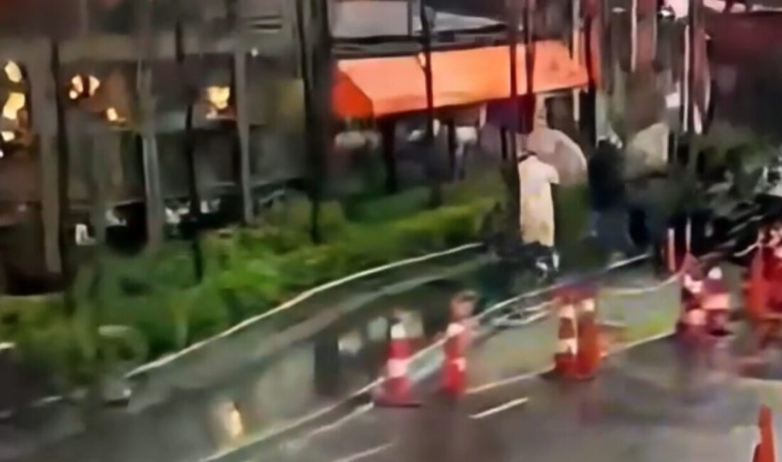 Doğan Can CESUR / İSTANBUL – BEYOĞLU’nda öğle molasında arkadaşlarıyla