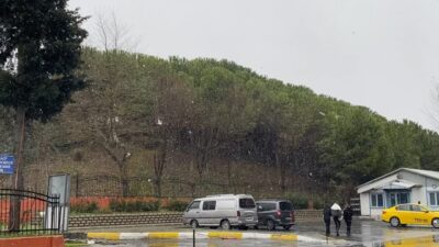 Baran AKKAYA / İSTANBUL, – İSTANBUL’da gece saatlerinde başlayan kar