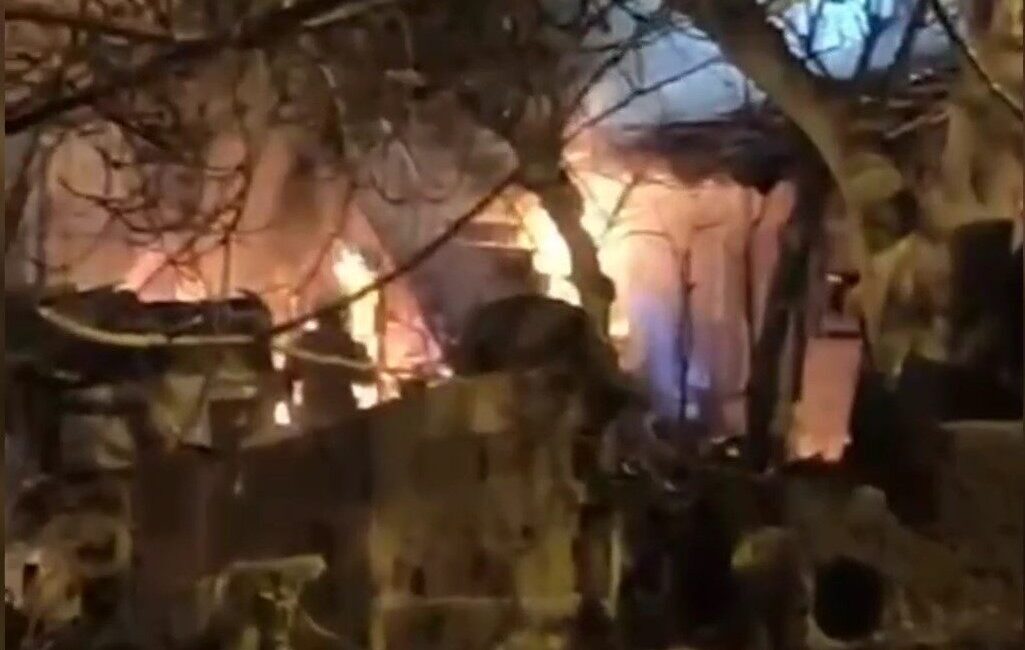 Emre KURT / İSTANBUL, – EYÜPSULTAN’da gecekonduda çıkan yangın bitişiğindeki