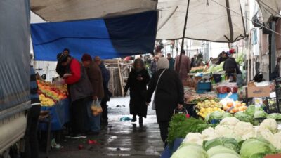 Gülseren KARAPINAR-Emir BENLİOĞLU/İSTANBUL, – Fatih’te kurulan semt pazarında sergi açan