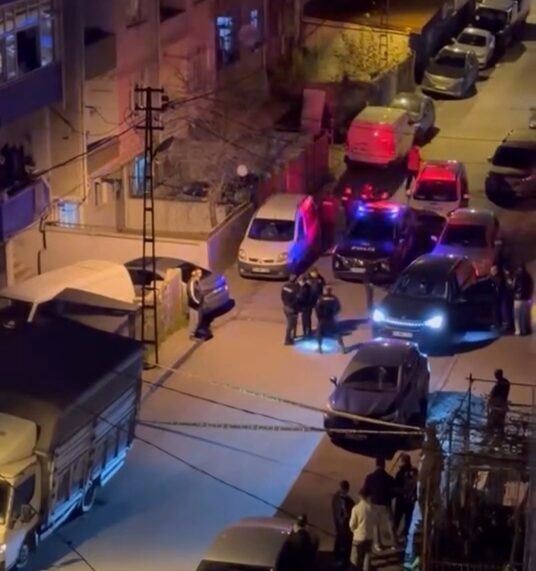 Emre KURT / İSTANBUL, – Gaziosmanpaşa’da husumetli olduğu kişiyi evinin