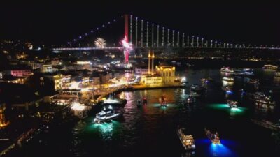 İSTANBUL, – İSTANBUL’da yeni yıl boğazda havai fişeklerle karşılandı. Görsel