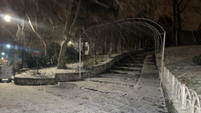 Soner HASIRCIOĞLU/İSTANBUL, – İSTANBUL’da etkili olan kar yağışı gece boyunca