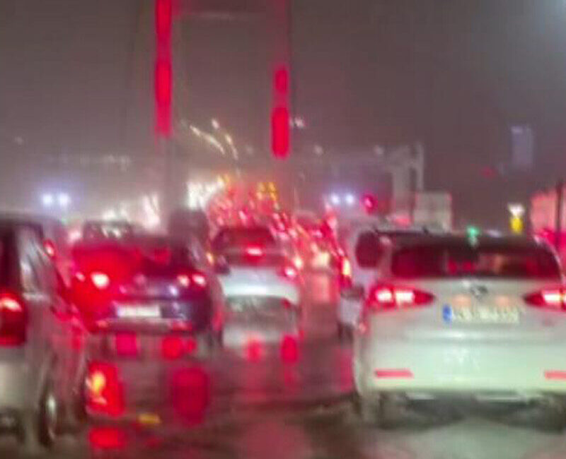 Mehmet Kaan KURT/İSTANBUL, – İstanbul’da sağanak gecenin ilerleyen saatlerinde etkili