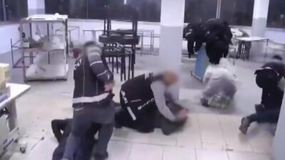 İSTANBUL, – Bahçelievler’de düzenlenen uyuşturucu operasyonunda 3 şüpheli gözaltına alındı.