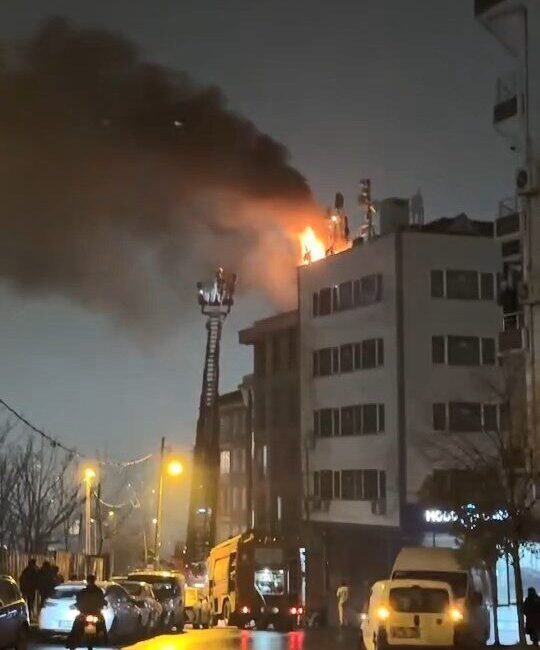 Yılmaz OKUR- Doğan Can CESUR/İSTANBUL, – KAĞITHANE’de 4 katlı binanın