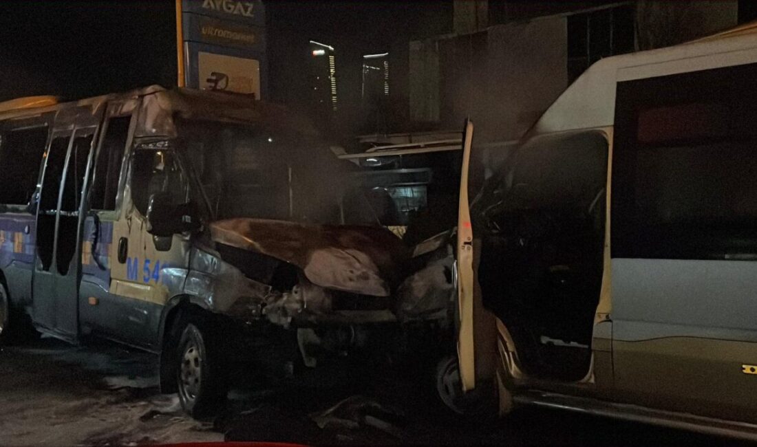 Mehmet Kaan KURT/İSTANBUL, – KAĞITHANE’de akaryakıt istasyonunda park halindeki 2