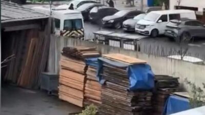 Doğan Can CESUR / İSTANBUL,(DHA- KAĞITHANE Hamidiye Mahallesi’nde bir otomobile