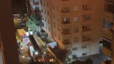 Mert ORDU/İSTANBUL, – KARTAL’da 5 katlı binanın çatısında yangın çıktı.