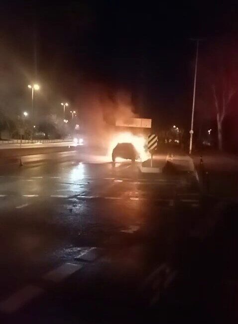 İsa ALMAÇAYIR / İSTANBUL, – MALTEPE’de seyir halindeki otomobil alev