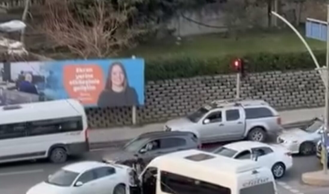 Mert ORDU/İSTANBUL, – PENDİK’te kırmızı ışıkta bekleyen iki sürücü arasında