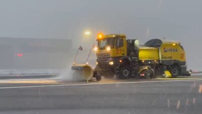 İbrahim YILDIZ/İSTANBUL, – İSTANBUL’da etkili olan kar yağışı nedeniyle Sabiha