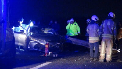 Uğur Samet AVCI/İSTANBUL, – SİLİVRİ’de seyir halindeki otomobil, önünde ilerleyen