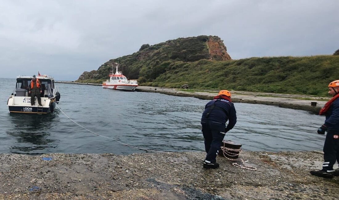 İSTANBUL Marmara Denizi Sivriada açıklarında sürüklenen ve içinde 2 kişi