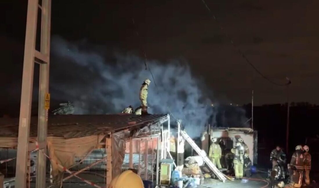 Soner HASIRCIOĞLU/İSTANBUL, – SULTANGAZİ’de bitişik halde bulunan iki iş yerinde