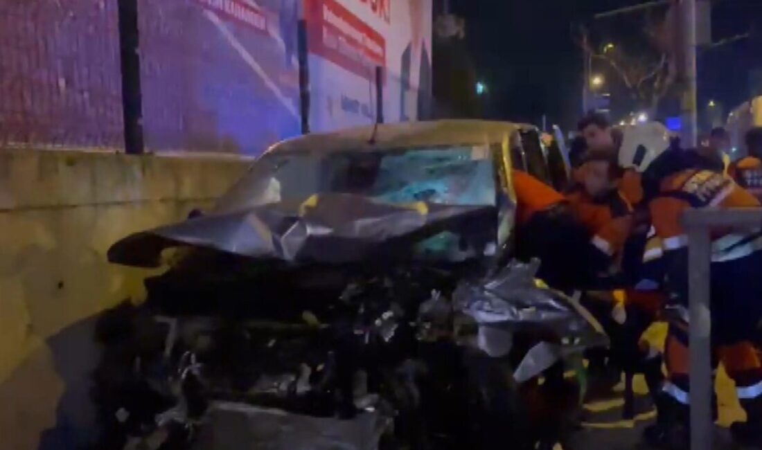 Soner HASIRCIOĞLU/İSTANBUL, – ÜMRANİYE’de seyir halindeki hafif ticari araç ile