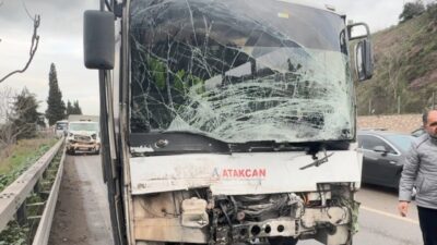 Erol POLAT/DİLOVASI(Kocaeli), – KOCAELİ’nin Dilovası ilçesinde TIR, servis midibüsü ve