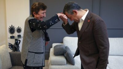 AFYONKARAHİSAR’DA BURCU KÖKSAL’IN ANNESİNİ ZİYARET ETTİ CHP Genel Başkanı Özgür