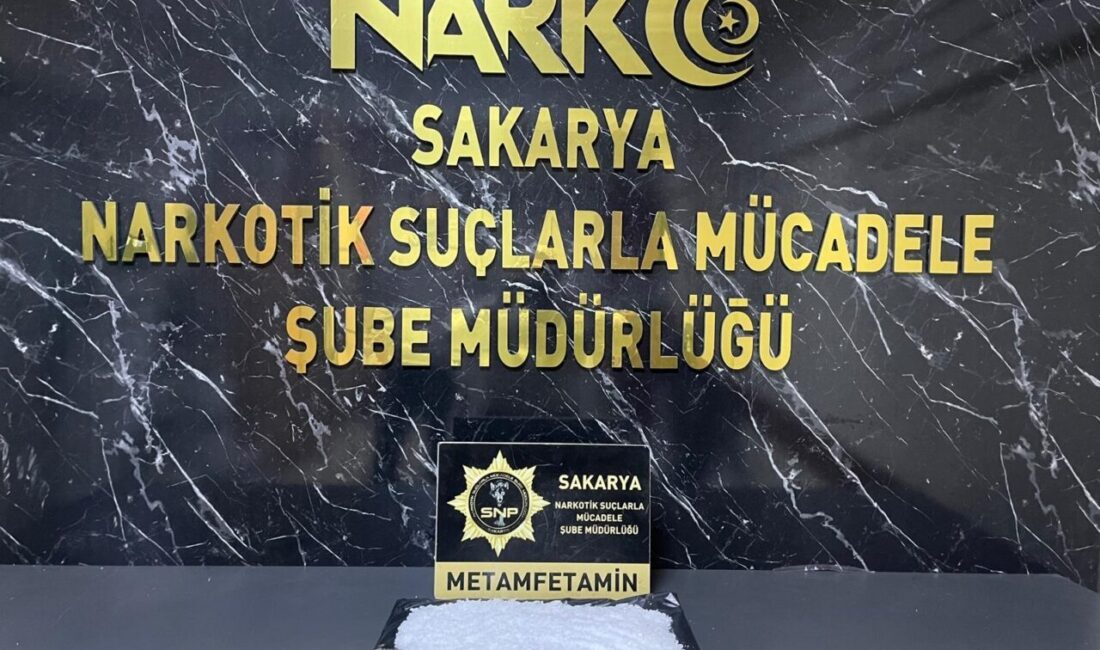 Serhat YILMAZ/ADAPAZARI, (Sakarya), – SAKARYA’da, otomobilde stepneye gizlenmiş halde 1