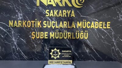 Serhat YILMAZ/ADAPAZARI, (Sakarya), – SAKARYA’da, otomobilde stepneye gizlenmiş halde 1