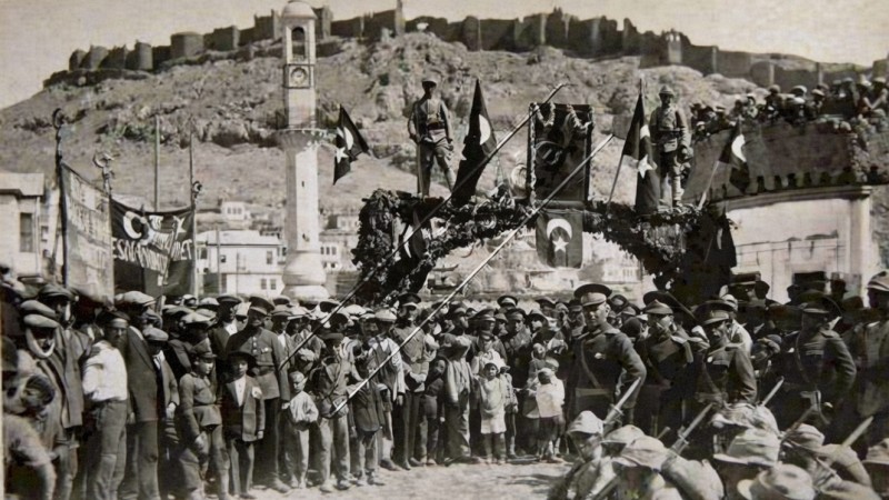 21 Şubat tarihte bugün neler yaşandı… Hatırlamayanlar! Gelin Böyle…