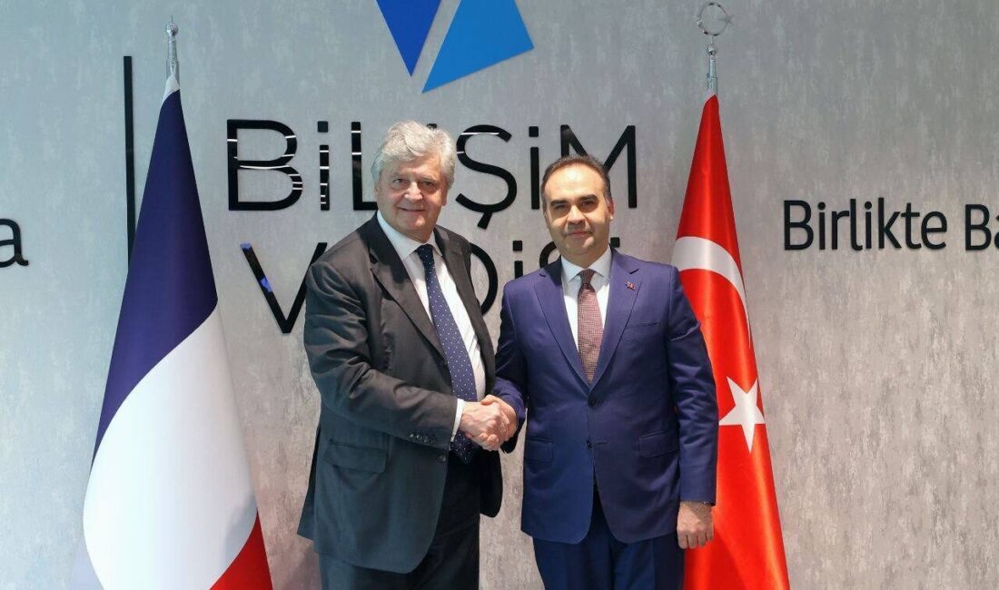 ANKARA, – SANAYİ ve Teknoloji Bakanı Mehmet Fatih Kacır, Fransa