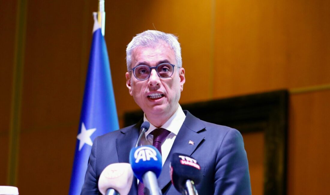 ANKARA, – SAĞLIK Bakanı Kemal Memişoğlu, her yıl Kosova’da tedavisi