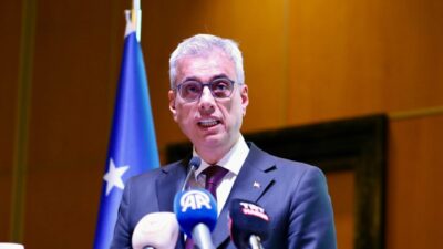 ANKARA, – SAĞLIK Bakanı Kemal Memişoğlu, her yıl Kosova’da tedavisi