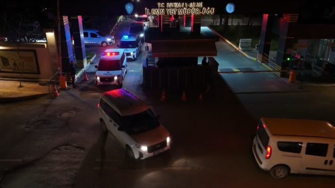 Bayram AYHAN/BATMAN, – BATMAN merkezli 10 ilde düzenlenen operasyonda, yasa