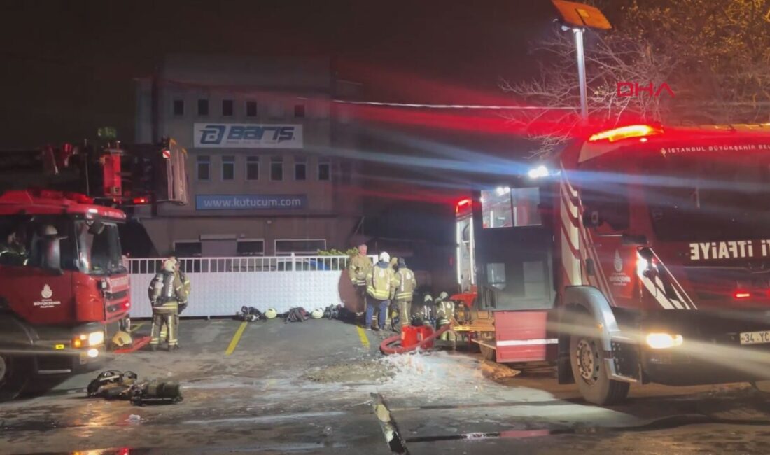 Soner HASIRCIOĞLU/İSTANBUL, – AVCILAR’da tek katlı tekstil deposunda çıkan yangın,