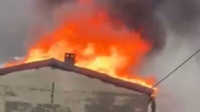 Baran AKKAYA/İSTANBUL, -BAŞAKŞEHİR’de 3 katlı binanın çatısında bilinmeyen bir nedenle