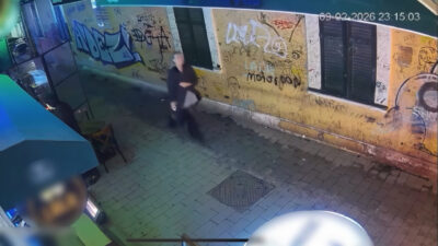 Doğan Can CESUR / İSTANBUL – BEYOĞLU’nda yolda yürüyen kadın