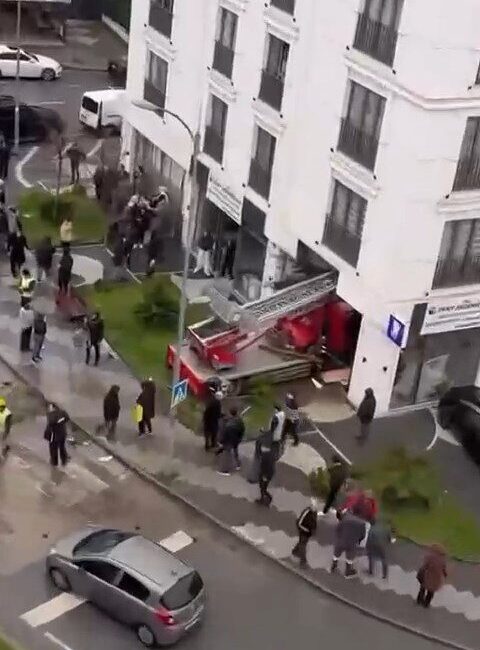 Derya EVREN KORKMAZ/İSTANBUL Büyükçekmece’de şoförünün direksiyon hakimiyetini kaybettiği vinç 4