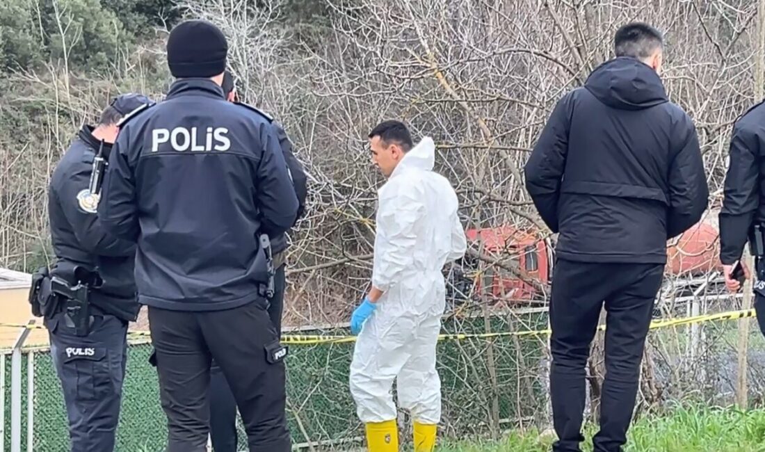 Yılmaz OKUR/İSTANBUL, – EYÜPSULTAN’da yoldan geçen kişiler tarafından erkek cesedi