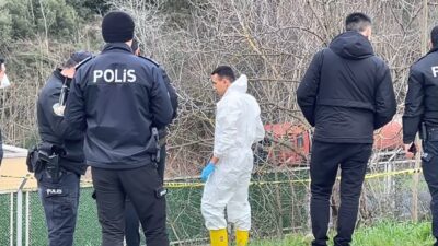 Yılmaz OKUR/İSTANBUL, – EYÜPSULTAN’da yoldan geçen kişiler tarafından erkek cesedi