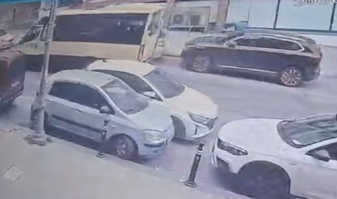 Emin YEŞİL / İSTANBUL, – Gaziosmanpaşa’da seyir halindeki otomobil, park