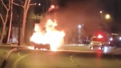 Mert ORDU/İSTANBUL – KARTAL’da seyir halindeki otomobil alev alev yandı.