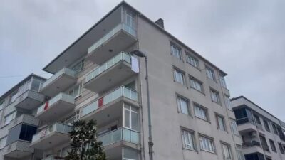 İSTANBUL, -Küçükçekmece, Cennet Mahallesi’nde inşaat çalışması sırasında bitişiğindeki 5 katlı