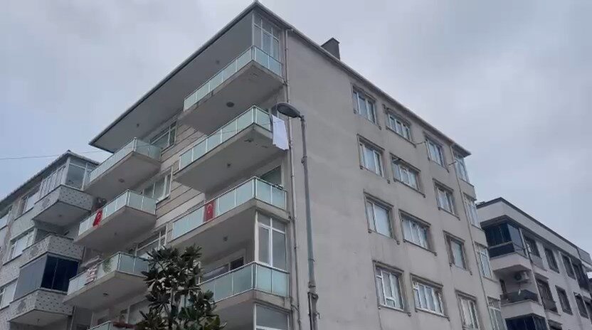 İSTANBUL, -Küçükçekmece, Cennet Mahallesi’nde inşaat çalışması sırasında bitişiğindeki 5 katlı