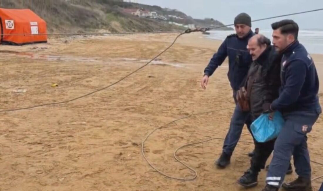 İSTANBUL, – SARIYER’de karaya oturan 100 metrelik Komor Adaları bayraklı