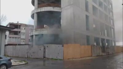 Uğur Samet AVCI/İSTANBUL, – SİLİVRİ’de kültür merkezi inşaatındaki strafor malzemelerinde