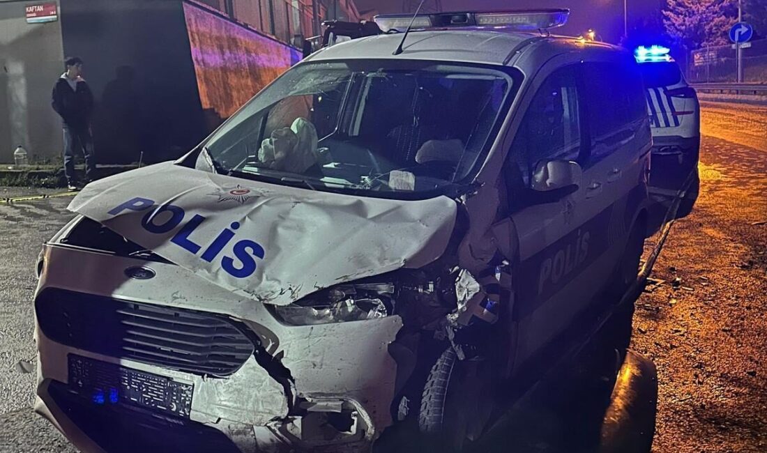 Mehmet Kaan KURT/İSTANBUL, – SULTANBEYLİ’de polis aracının karıştığı kazada 2’si