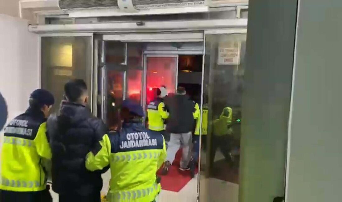 Serkan ÖZDEMİR/AKHİSAR (Manisa), – MANİSA’nın Akhisar ilçesinde, otoyol gişelerinde durdurulan