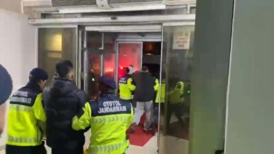 Serkan ÖZDEMİR/AKHİSAR (Manisa), – MANİSA’nın Akhisar ilçesinde, otoyol gişelerinde durdurulan