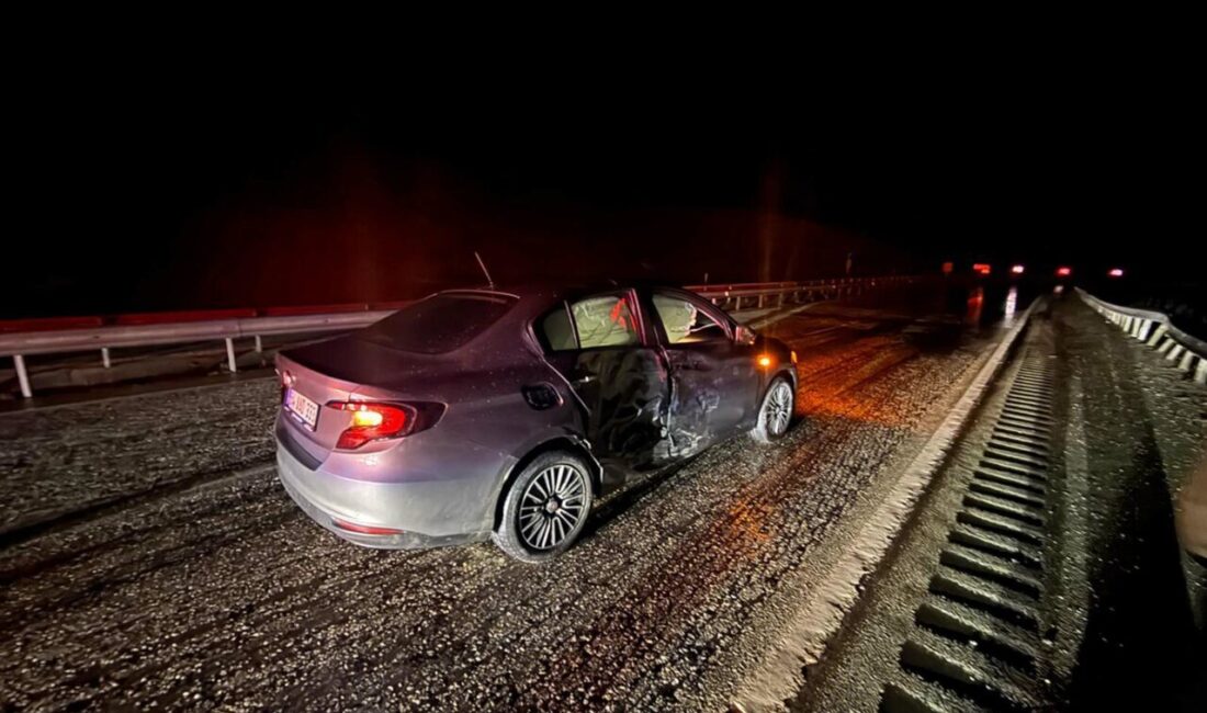 Hasan YİĞEN/MANİSA, – MANİSA’nın Kula ilçesinde yağışlı havanın etkisiyle kayganlaşan