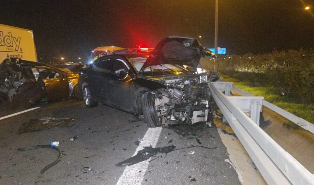 Hasan BOZBEY/ ORHANGAZİ(Bursa), – BURSA’da otoyolda seyir halindeyken aniden arızalanan