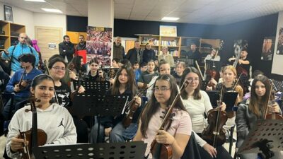 Yağmur ÖNGÜN/İZMİR, -İZMİR’de dezavantajlı çocukları müzikle buluşturan Barış Çocuk Orkestrası,