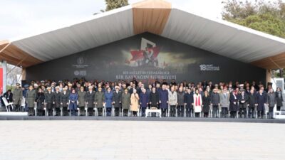 TÖREN DÜZENLENDİ Tarihi Gelibolu Yarımadası’ndaki Şehitler Abidesi’nde 18 Mart Şehitleri