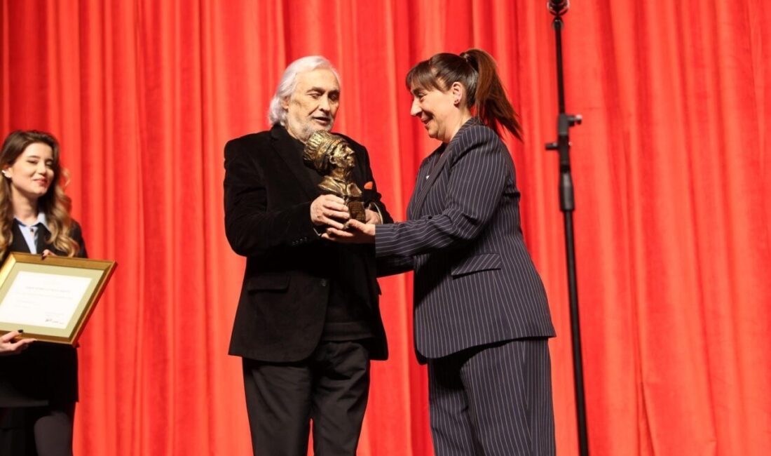 İSTANBUL, – 27 Mart Dünya Tiyatro Günü dolayısıyla Ataşehir Belediyesi